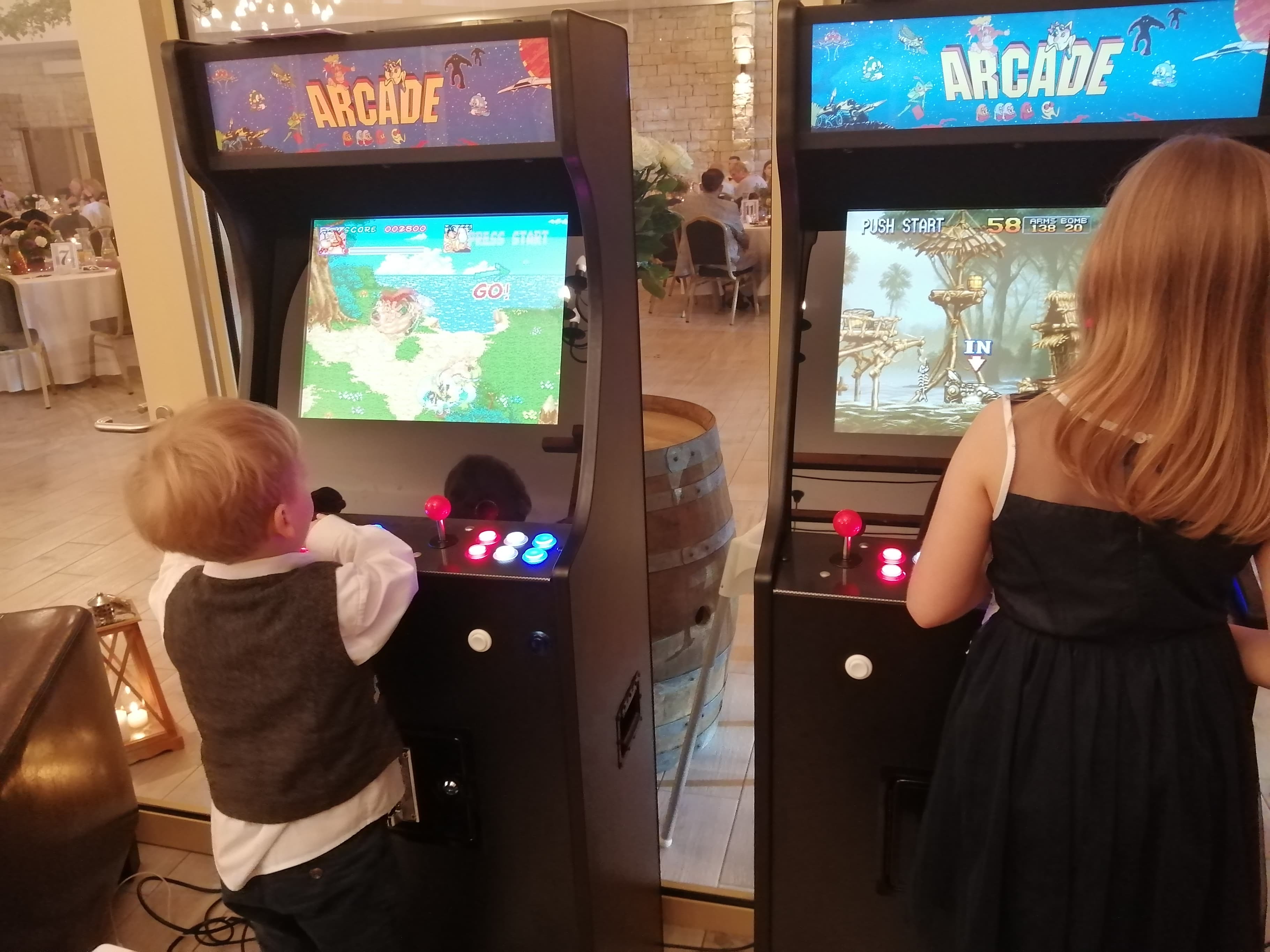 Wynajmij automaty arcade do gier retro na eventy firmowe i imprezy okolicznościowe