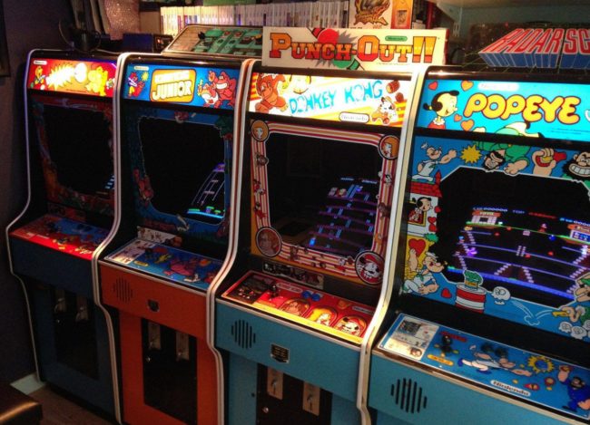 Klasyczne-automaty-do-gier-retro-arcade